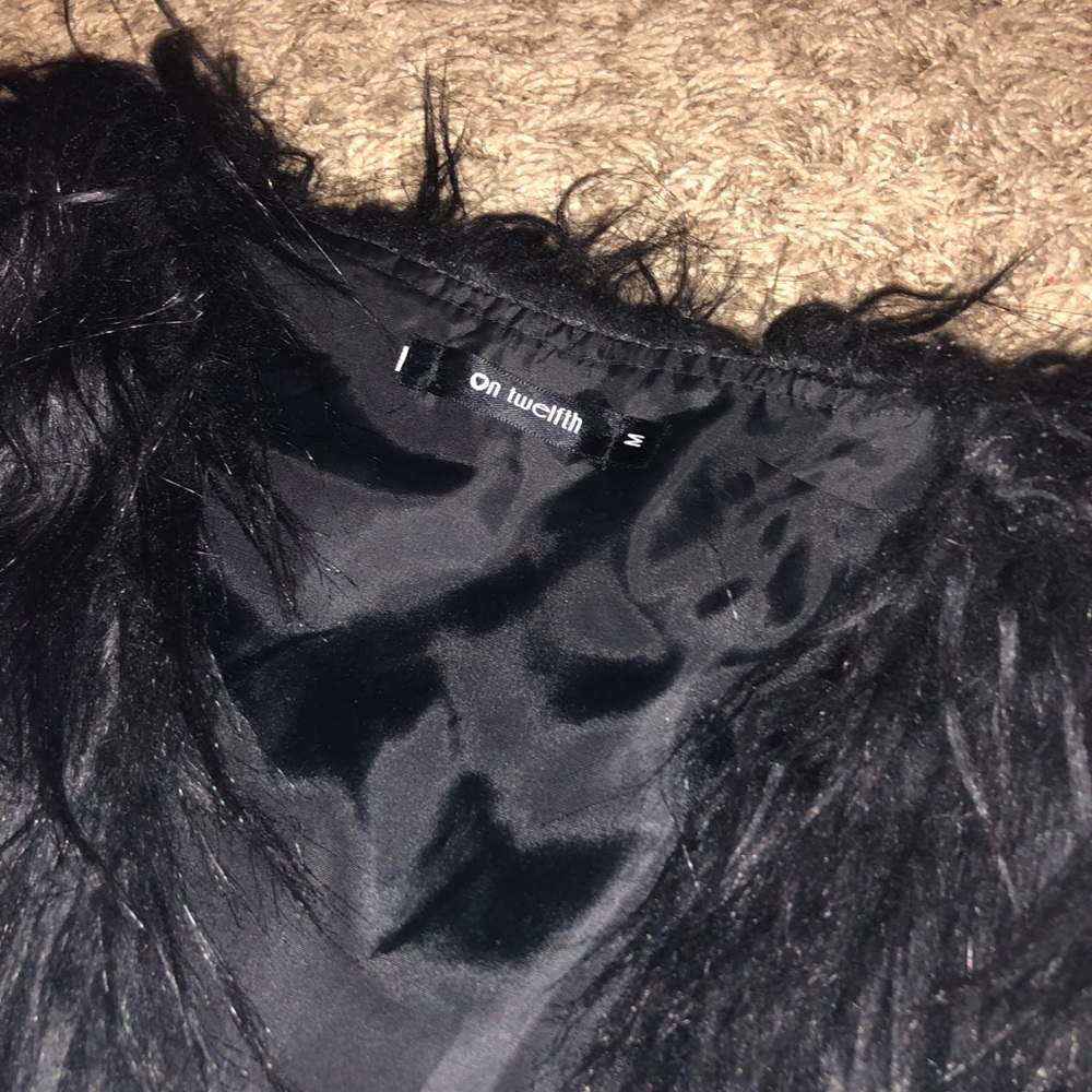 Women’s faux fur vest size medium - Picture 2 of 2